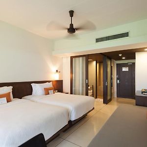 Deluxe Room Partial Ocean View Garden Access